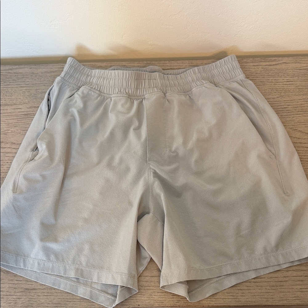 lululemon athletica Men's Athletic Shorts in Light Gray